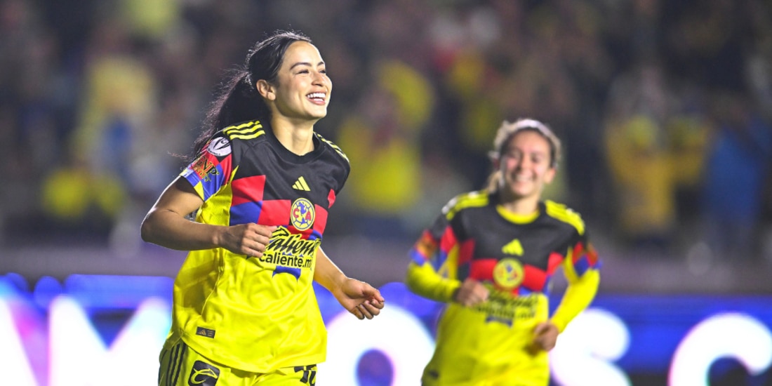Scarlett Camberos festejando triplete ante el Gotham FC.