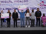 Entrega alcaldía Miguel Hidalgo apoyos económicos a personas con discapacidad