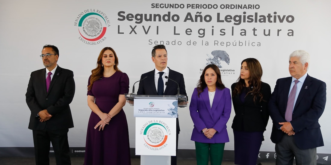 Al centro, el presidente de la Comisión de Relaciones Exteriores del Senado, Alejandro Murat.