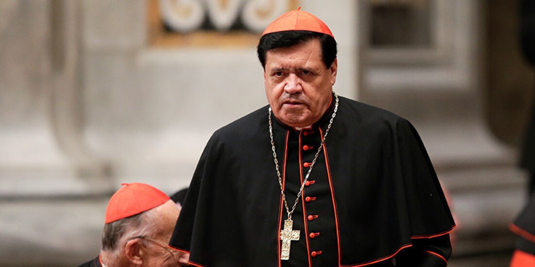 El cardenal emérito Norberto Rivera Carrera fue hospitalizado por coronavirus.