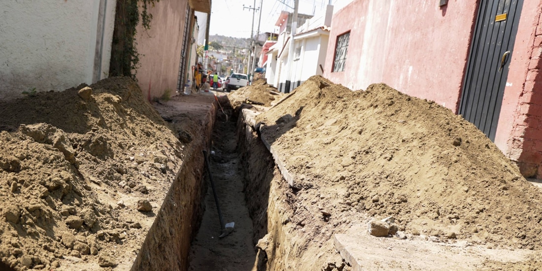 Un aspecto de una obra de rehabilitación de redes de agua potable y drenaje