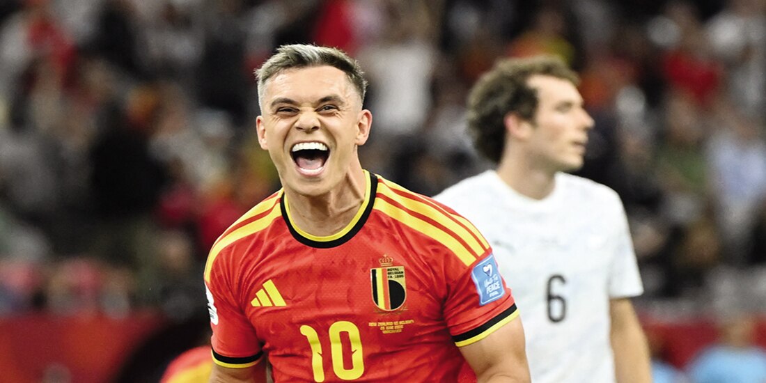 Leandro Trossard celebra uno de sus goles.
