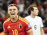 Leandro Trossard celebra uno de sus goles.