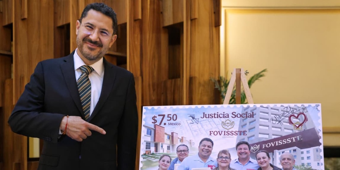 Martí Batres y Violeta Abreu conmemoran justicia social del FOVISSSTE con emisión de timbre postal.