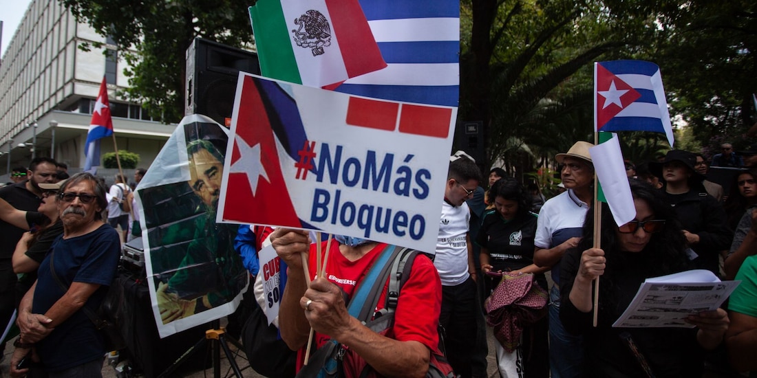 Una marcha en CDMX en contra del bloqueo estadounidense en Cuba.