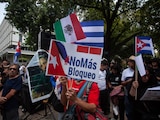 Una marcha en CDMX en contra del bloqueo estadounidense en Cuba.