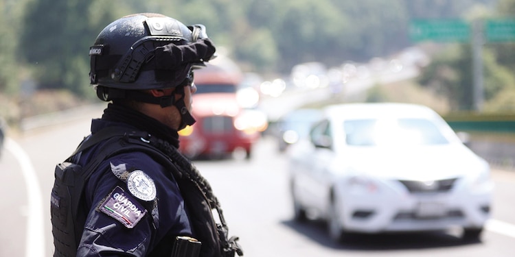 UN POLICÍA del estado de Michoacán, en imagen de archivo.