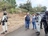 Autoridades estatales y federales en trabajo de reforzamiento.