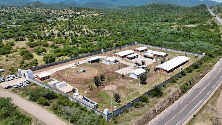 Nuevo cuartel de la Guardia Civil en Arteaga, Michoacán.