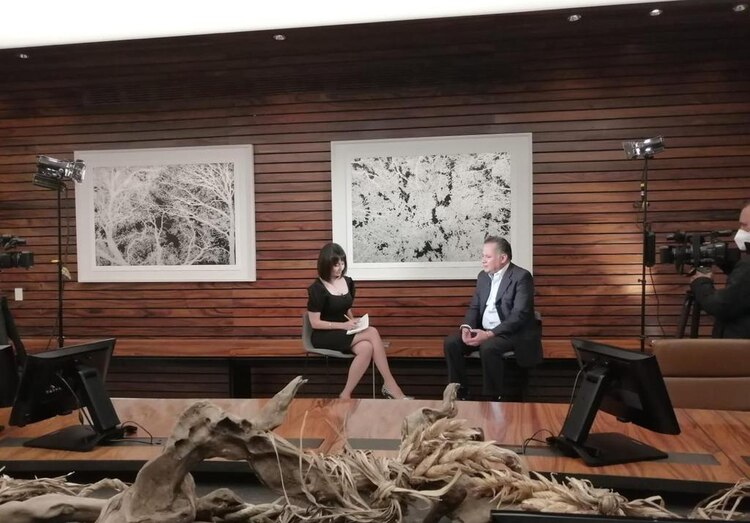 Nieto Castillo, ayer, en entrevista con la periodista Mónica Garza.