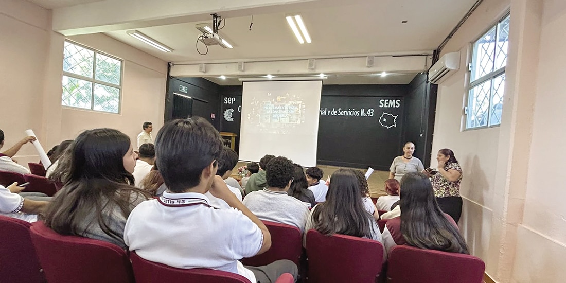 ASPECTO de un aula en el CETIS 43 de Xochitepec, Morelos.