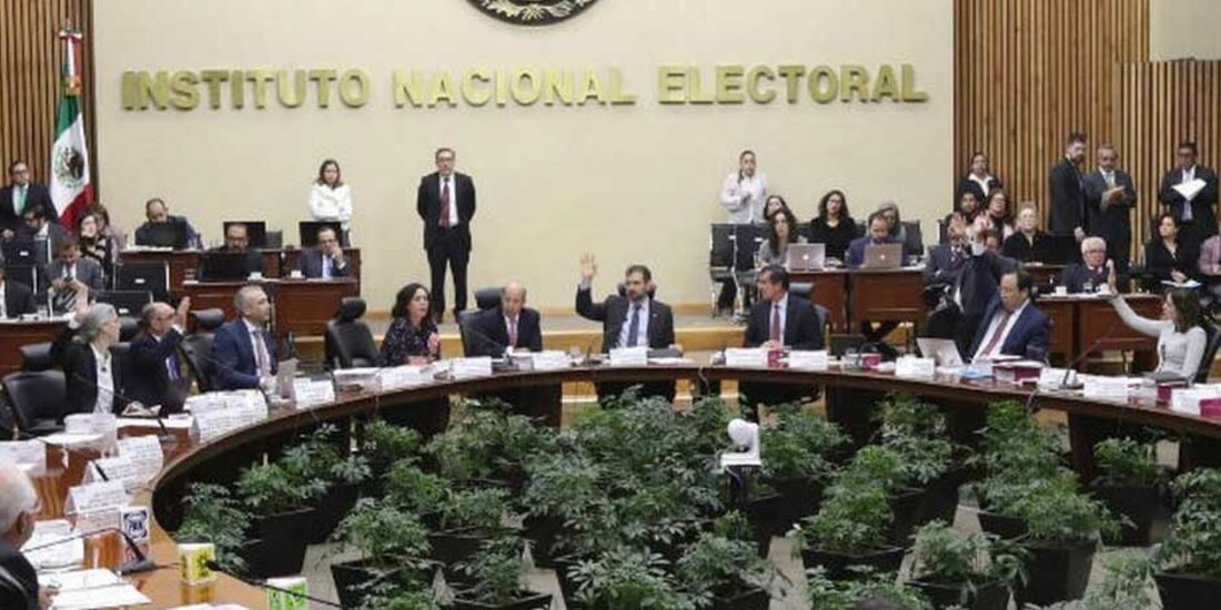 INE aprueba posponer revocación de mandato