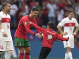 Cristiano Ronaldo genera emoción tanto en los grandes como en los más chicos