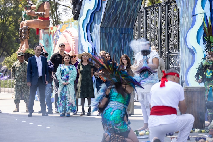 Clara Brugada y la secretaria Julia Álvarez Icaza durante el inicio de las jornadas de educación ambiental y recreación hídrica.