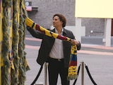 La afición del América hizo un tifo en honor a Memo Ochoa.