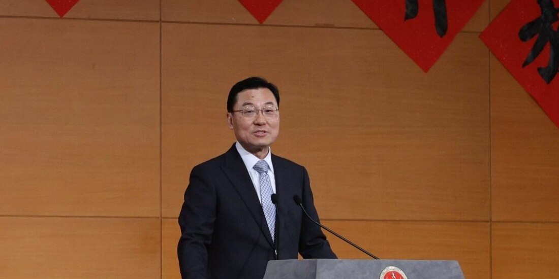 China ha dicho que EU debe mostrar respeto en cualquier conversación que quiera sostener con el gigante asiático y ha reiterado que responderá a represalias.