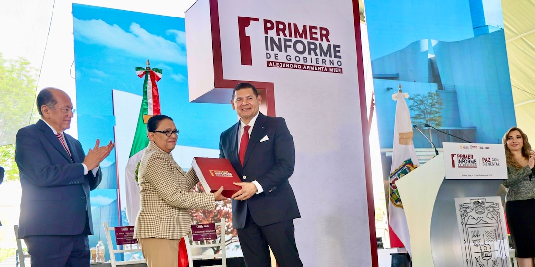 Rosa Icela Rodríguez acompañó al gobernador de Puebla, Alejandro Armenta, al mensaje que dio por su Primer Informe de Gobierno.