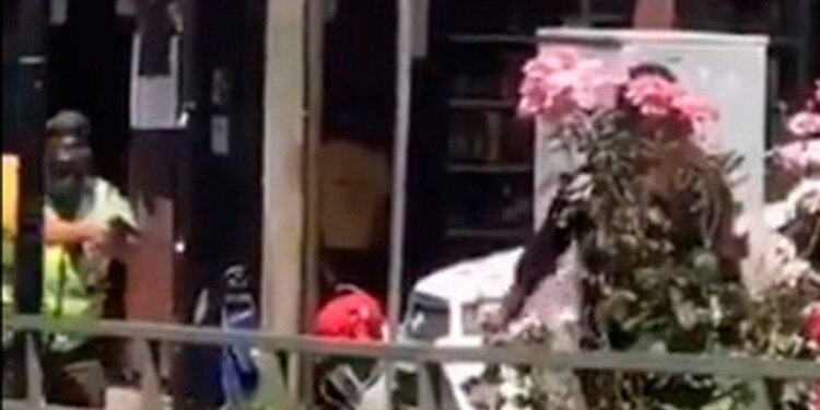 El malabarista se negó a un control policial.