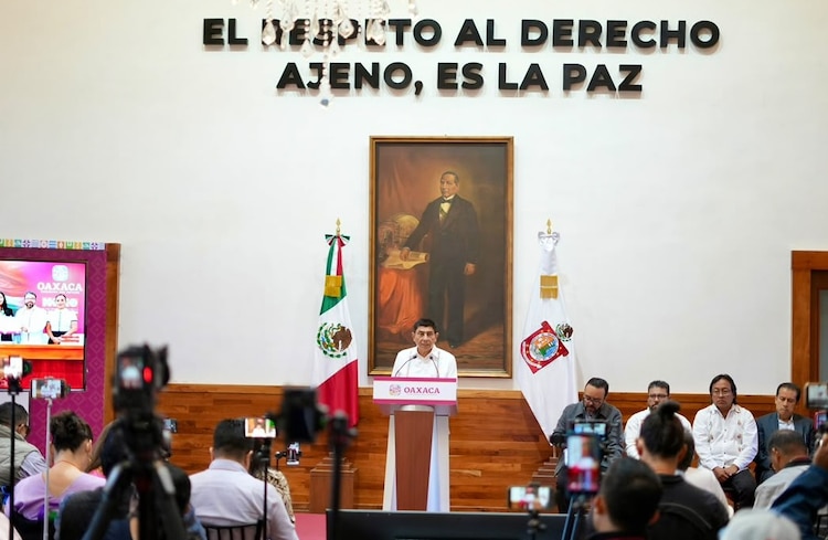 El Gobierno del Estado plantea reducir la Carta Magna local de 142 a 81 artículos actualizados.