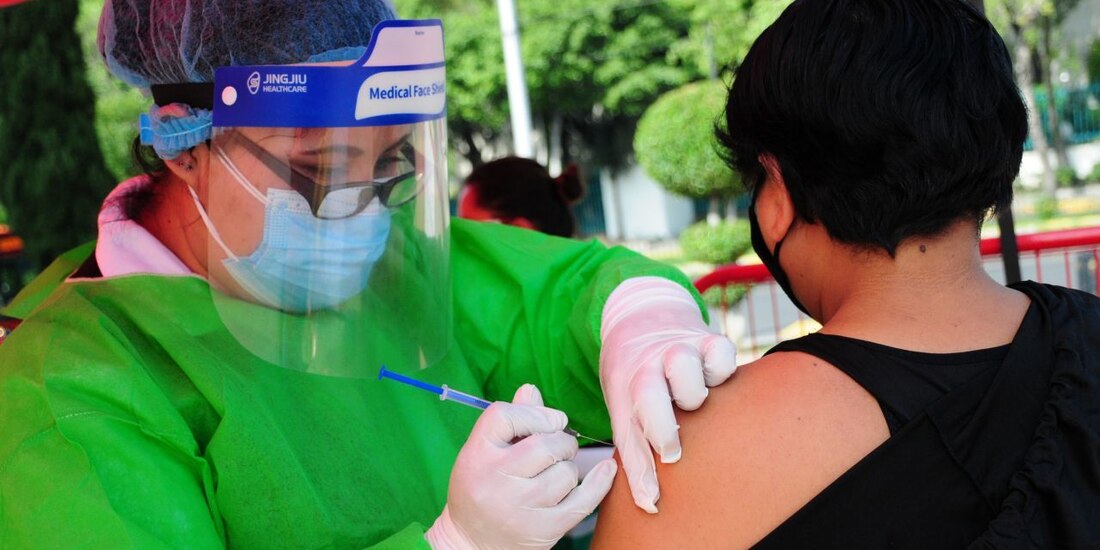 Aplicación de la vacuna contra la influenza, en la Ciudad de México.