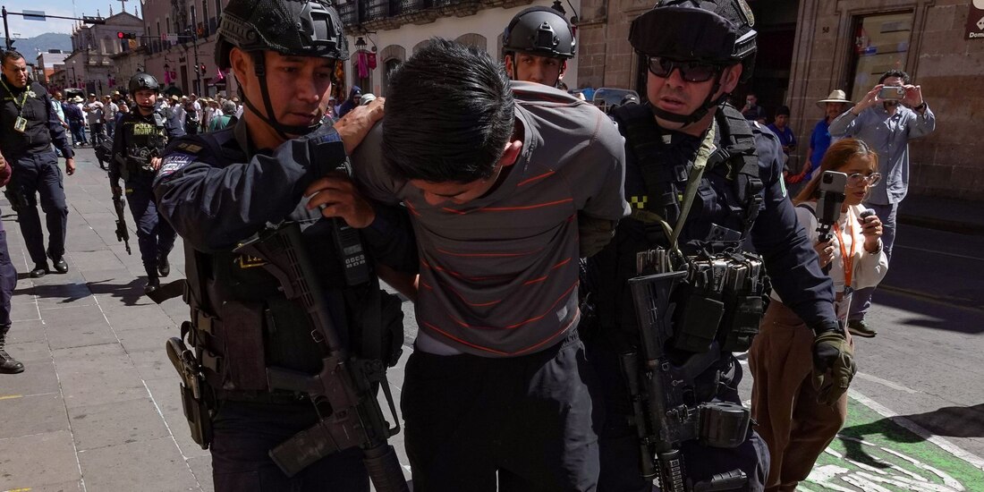 Policías de Morelia detuvieron a un hombre a quien supuestamente le aseguraron marihuana.