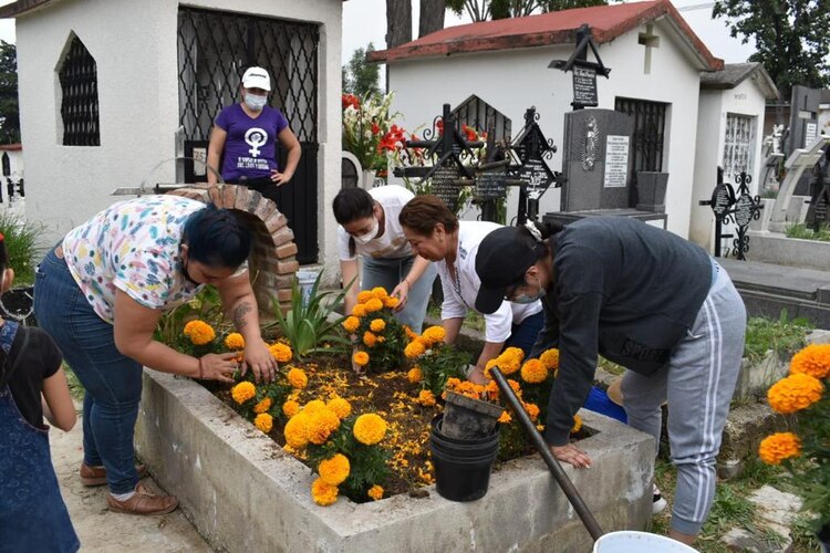 El alcalde dijo que es deber de la alcaldía asegurar que las personas que visiten a sus seres queridos cuenten con servicios de vigilancia, prevención de salud y limpieza dentro y fuera de los panteones.