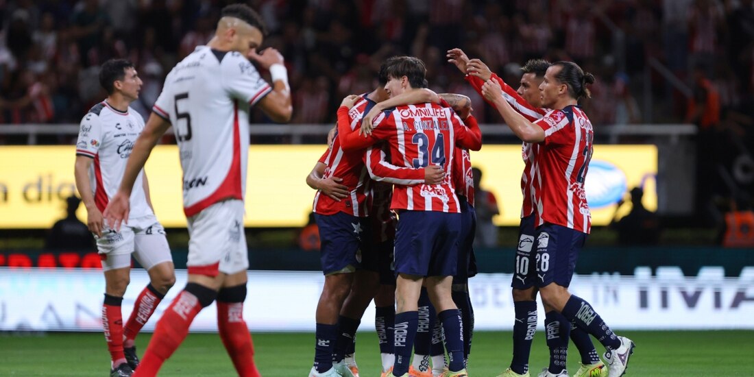 Chivas se llevó el clásico tapatío ante Atlas en la Jornada 15 del Apertura 2025.