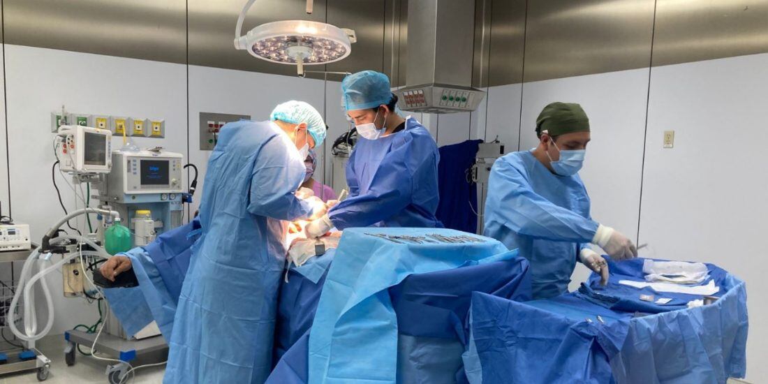 Martí Batres destaca puesta en marcha del quirófano de la Clínica de Medicina Familiar de Córdoba.