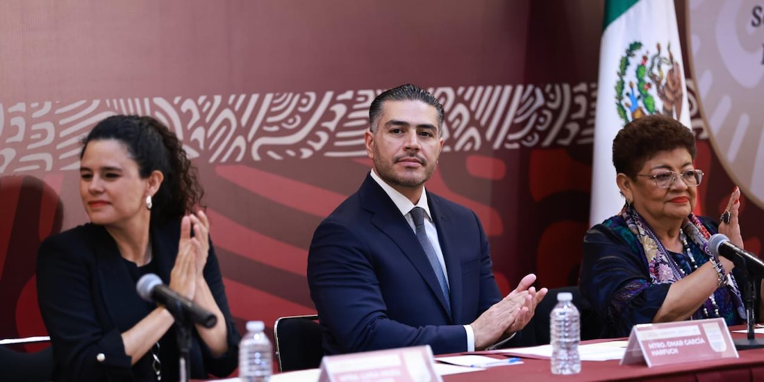 Omar García Harfuch al centro de la imagen.