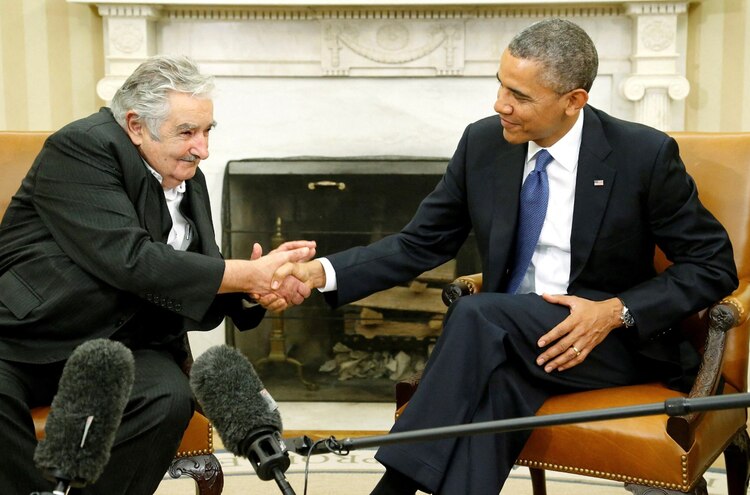 Barack Obama exlíder de EU, con el expresidente, José Mujica, en 2014.