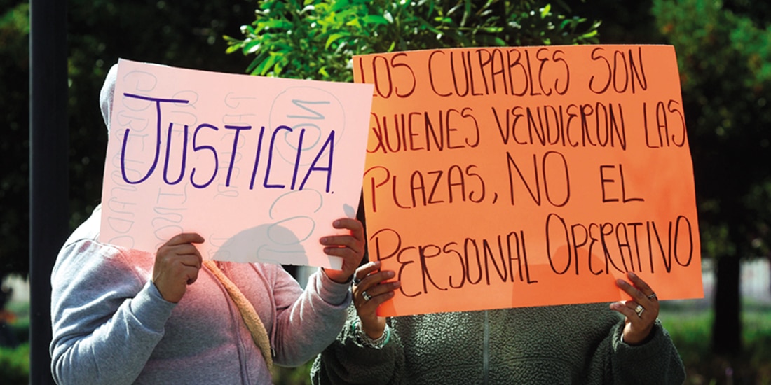 FAMILIARES de involucrados en una red delictiva, en protesta el 29 de junio en Toluca. Hasta ese día había 10 personas detenidas por la venta de puestos de trabajo.