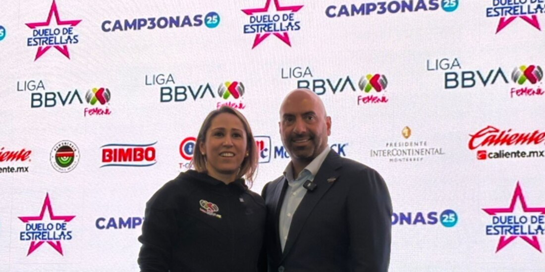 Gutiérrez, presidenta de la Liga Femenil, y Eshkenazi, CEO de Soccer Media.