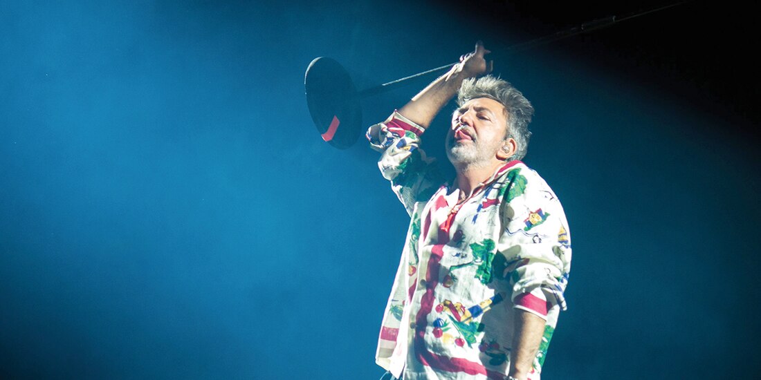 Adrián Dárgelos, vocalista de Babasónicos durante su presentación en el Vive Latino 2024