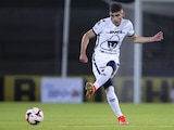Johan Vásquez durante un partido con Pumas en el pasado Torneo Guard1anes 2021 de la Liga MX.