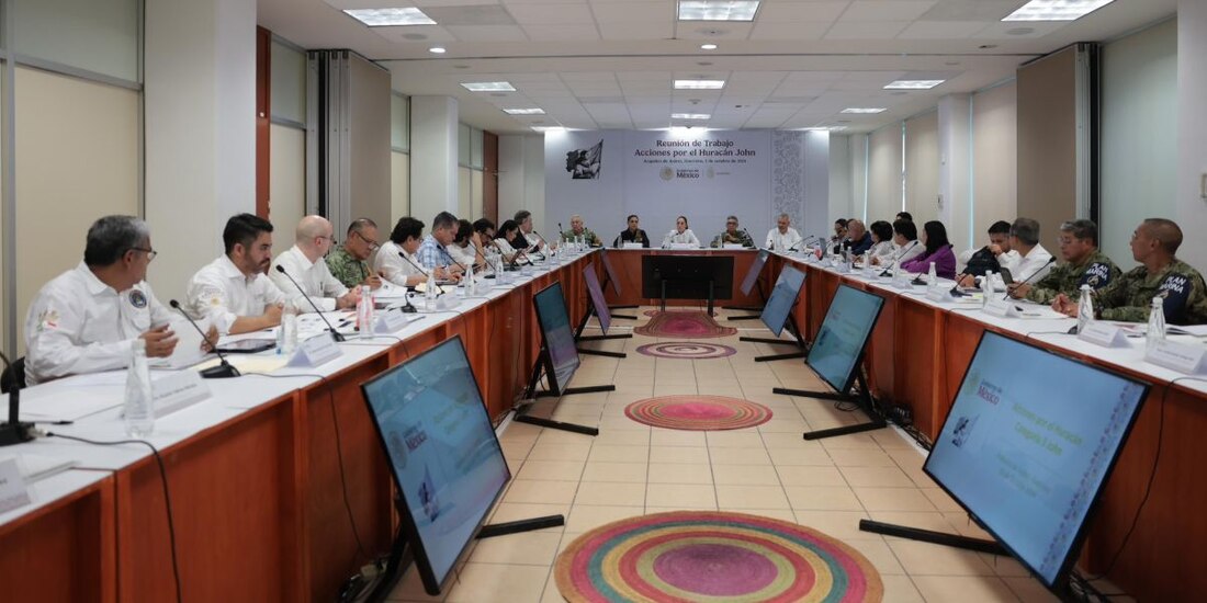 Claudia Sheinbaum instruye restablecer caminos y abastecer agua potable en Acapulco.