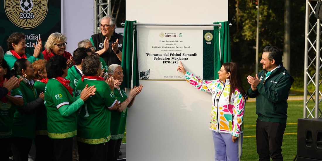 El director general del Instituto Mexicano del Seguro Social (IMSS), Zoé Robledo junto a la Jefa de Gobierno, Clara Brugada