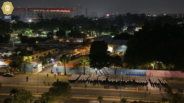 Elementos de la SSC iniciaron desde la madrugada el operativo de vigilancia y apoyo para garantizar la seguridad de los aficionados que asistirán al partido entre México e Inglaterra.