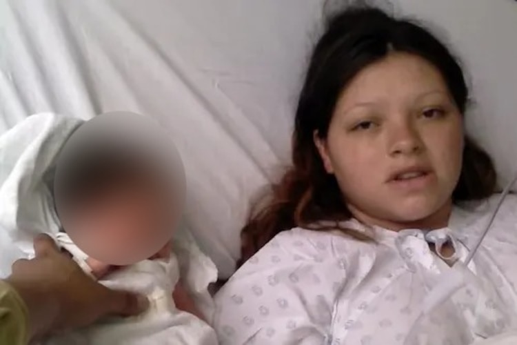 Mayra Aurora Navarro y su bebé recién nacida que fue robada por Alejandra Marín