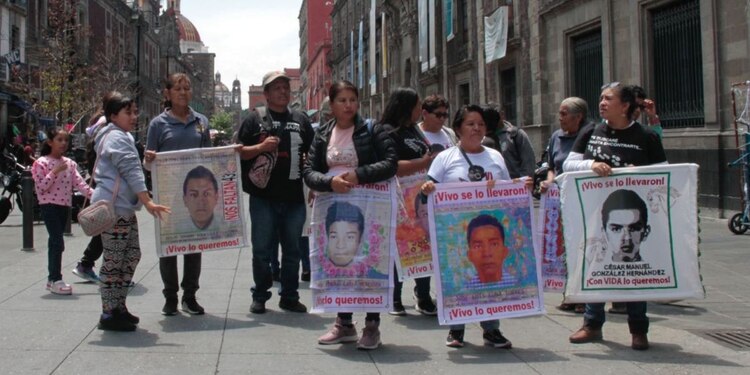 Padres de los 43 de Ayotzinapa marcharán en CDMX