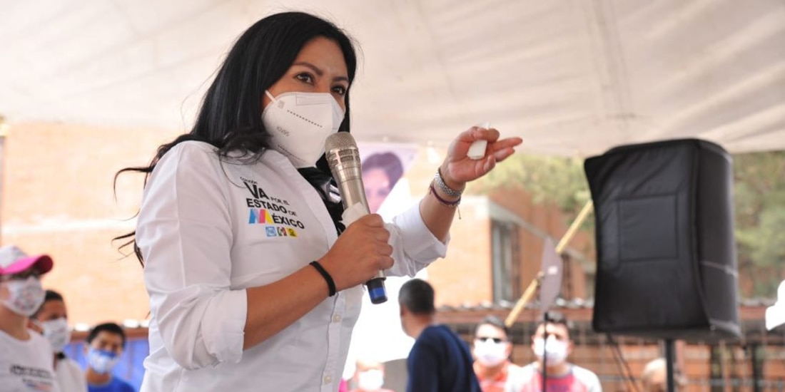 La candidata de "Va por el Estado de México", Karla Fiesco, en un acto de campaña.