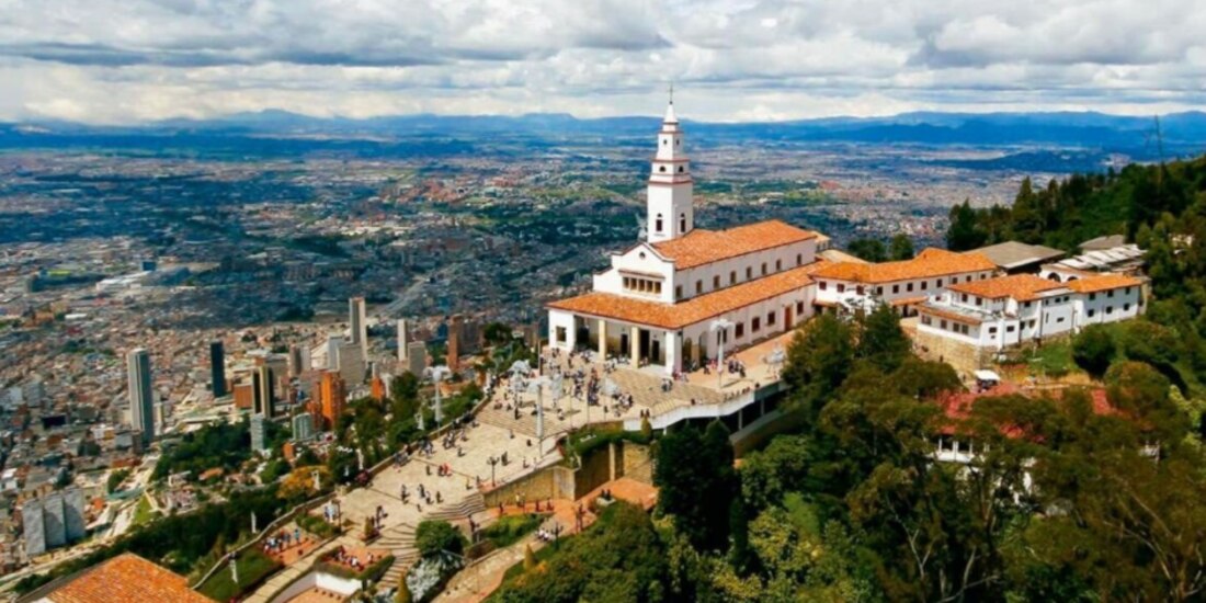 Vista panorámica del cerro de Monserrate.