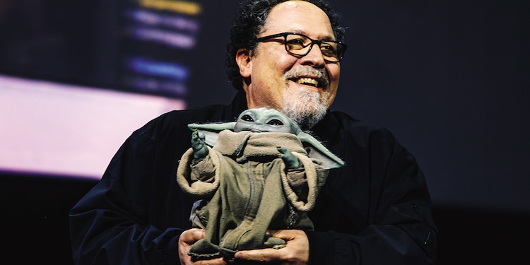 El director Jon Favreau, al presentar a Grogu.