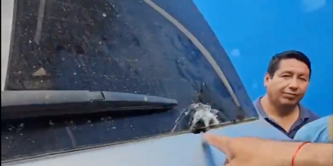 El exmandatario apunta un impacto de bala en una unidad en la que viajaba su equipo.