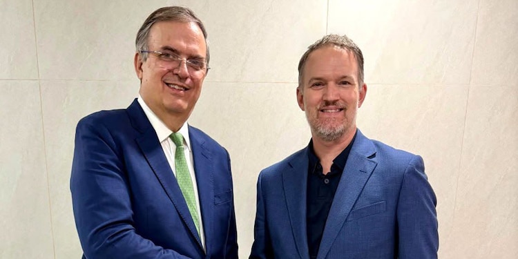 Marcelo Ebrard, secretario de Economía, da la bienvenida a Jamieson Greer , titular de la USTR, a la ronda de conversaciones para la revisión del TMEC en curso