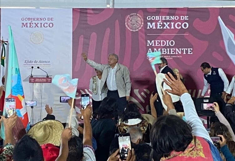 El presidente Andrés Manuel López Obrador encabezó la ceremonia de restitución de tierras del Ejido de San Salvador Atenco, Estado de México.