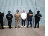EL DETENIDO, cabecilla regional de una
célula delictiva, ayer, tras su captura