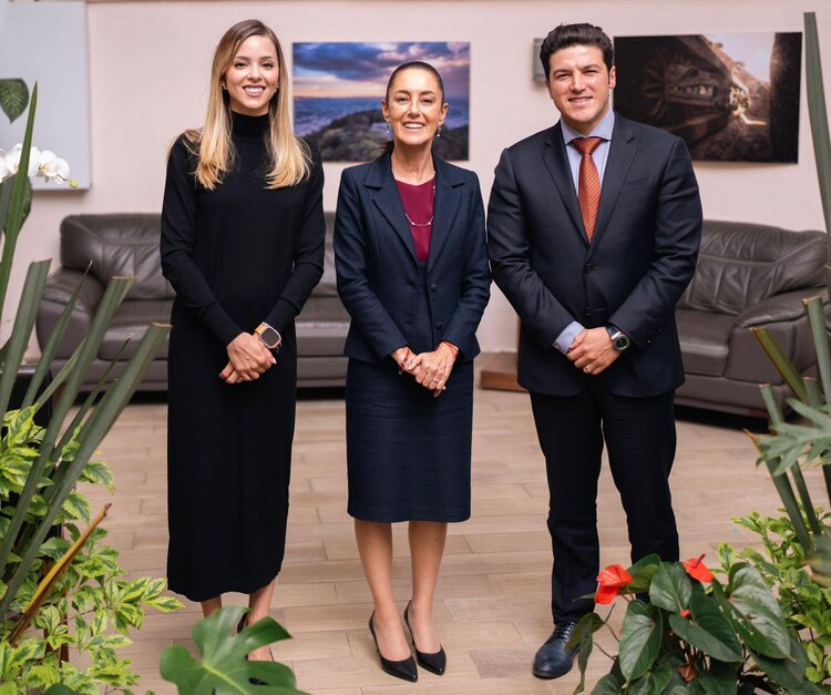 Samuel García y su esposa Mariana Rodríguez, en reunión con la presidenta electa Claudia Sheinbaum, en fotografía de archivo.