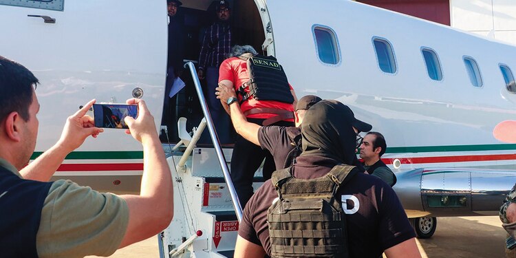 Traslado del exsecretario de Seguridad de Tabasco desde Paraguay, ayer.