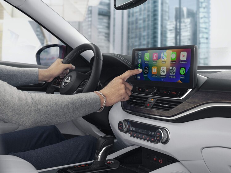 El habitáculo de Nissan Altima ofrece lujo, tecnología y comodidad.