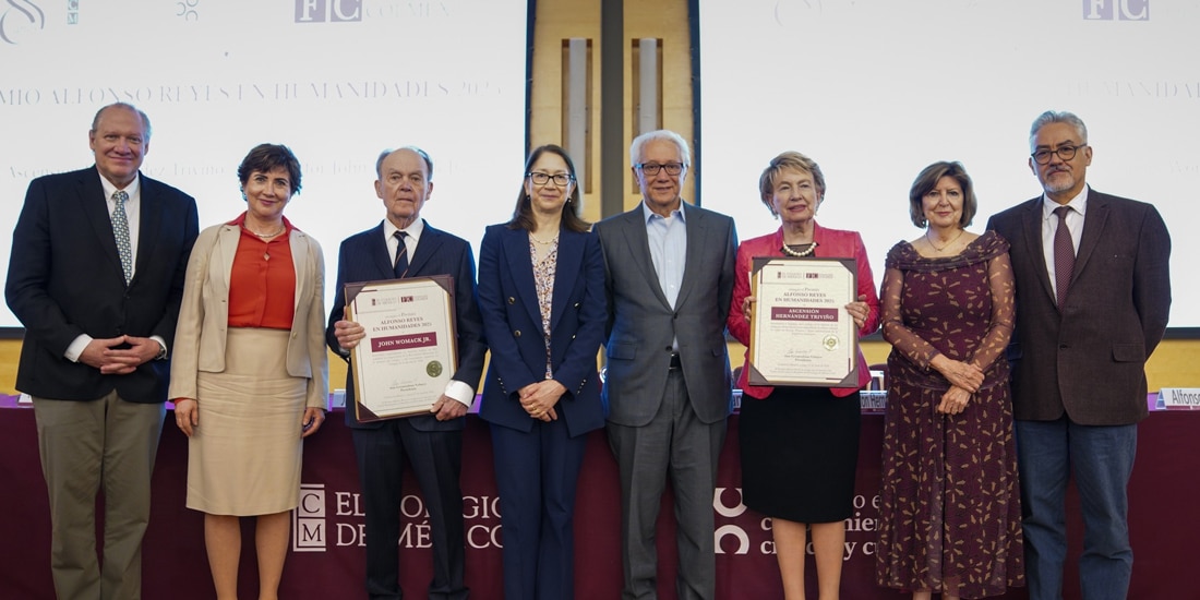 Ceremonia de entrega del Premio Alfonso Reyes en Humanidades 2025, otorgado a la doctora Ascensión Hernández Triviño, especialista en filología mesoamericana y lingüística misionera, y al doctor John Womack Jr., experto en historia de México y Latinoamérica